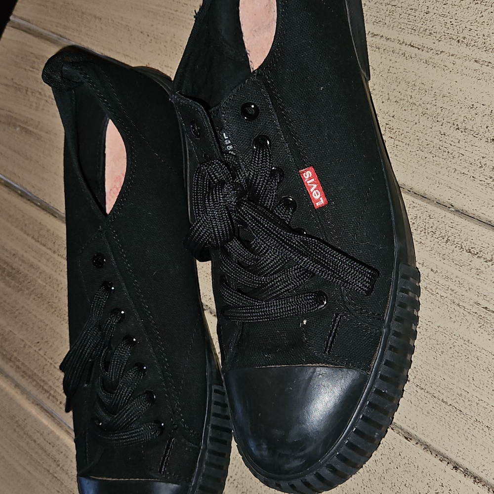 Shoes - Picture 2 of 7